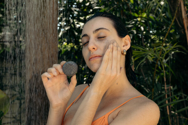Sabonete Facial de Carvão e Manjericão - Peles Mistas a Oleosas - Image 6